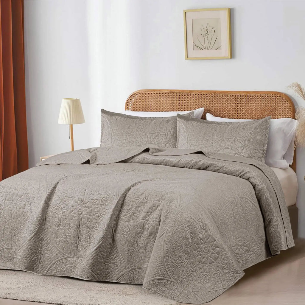 Floral Quilted Bedspread Set Beige