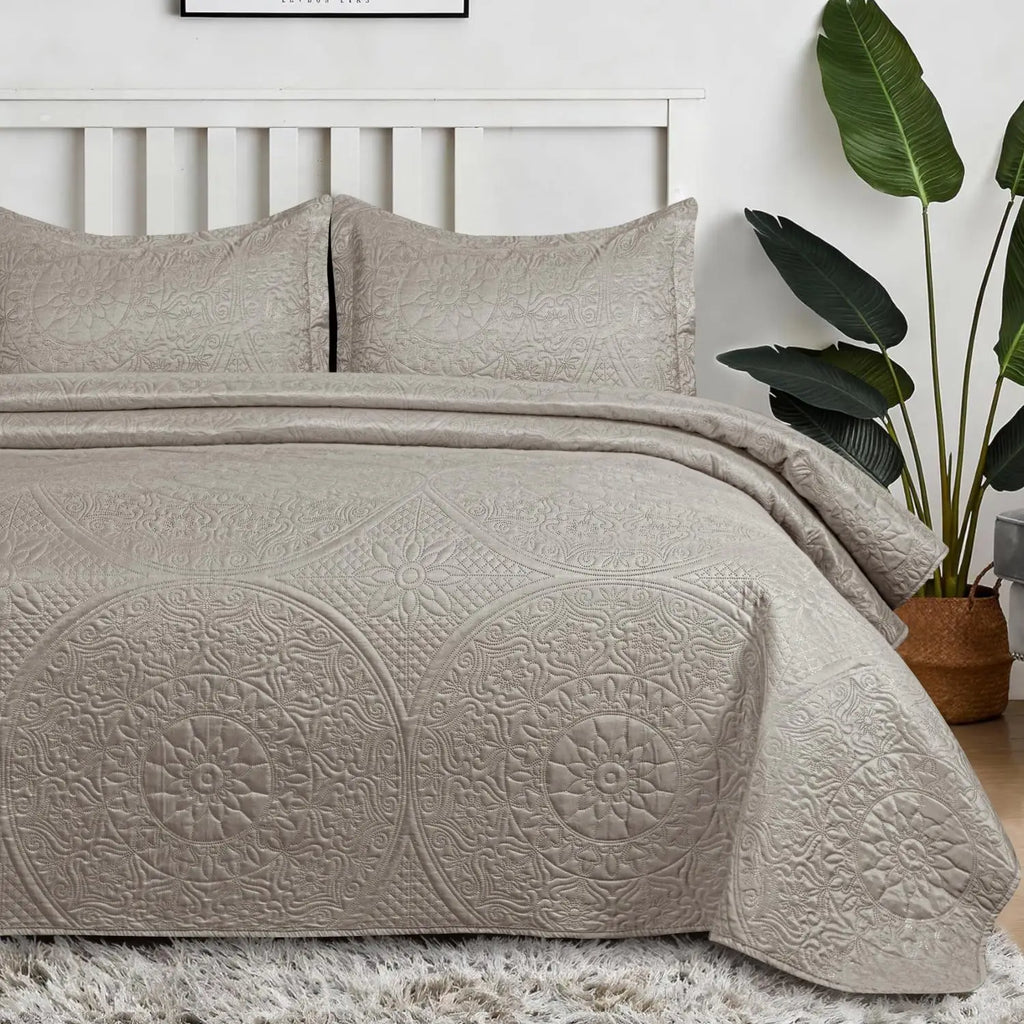 Floral Quilted Bedspread Set Beige