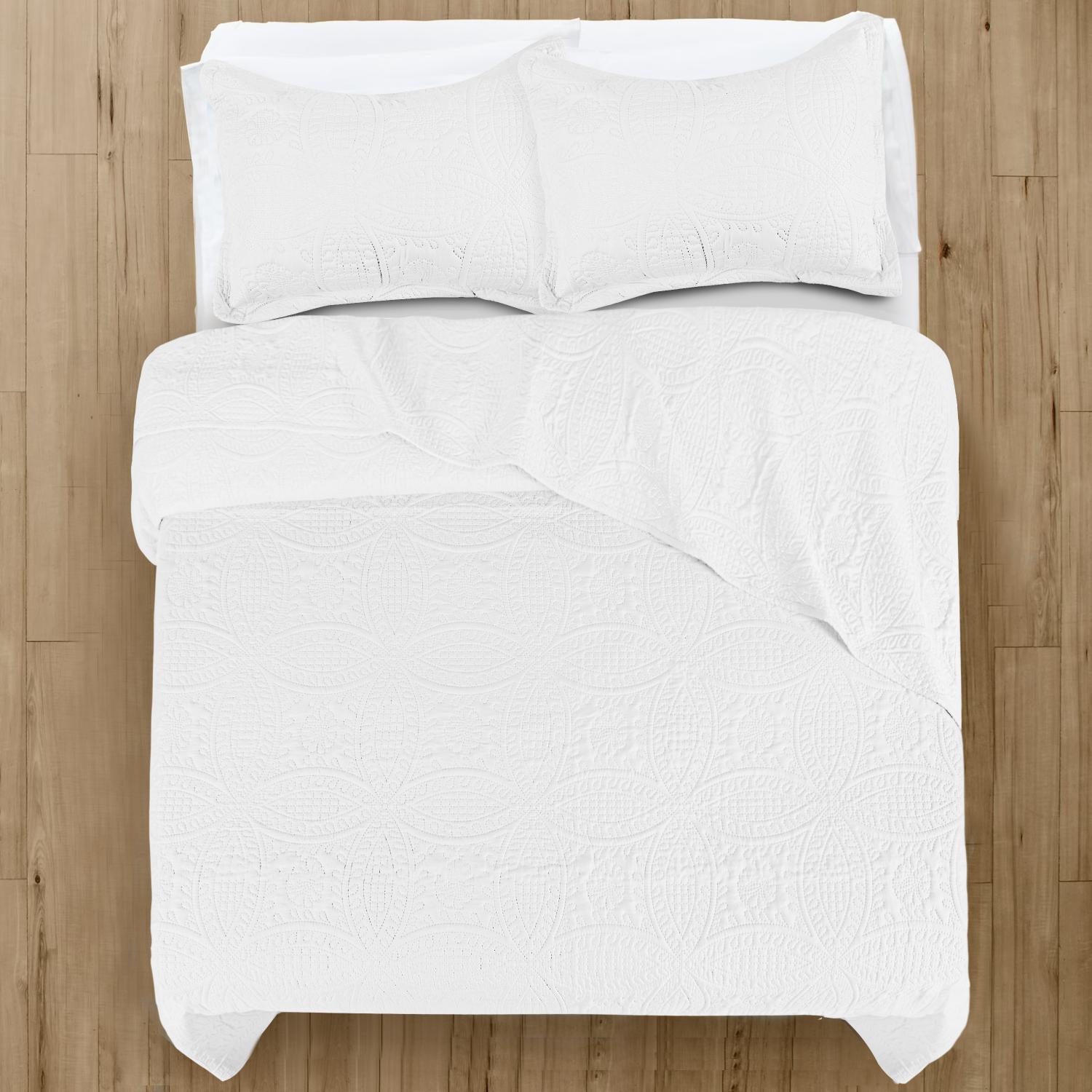 Coin Quilted Bedspread Set — Lightweight All-Season Coverlet with Pillow Shams