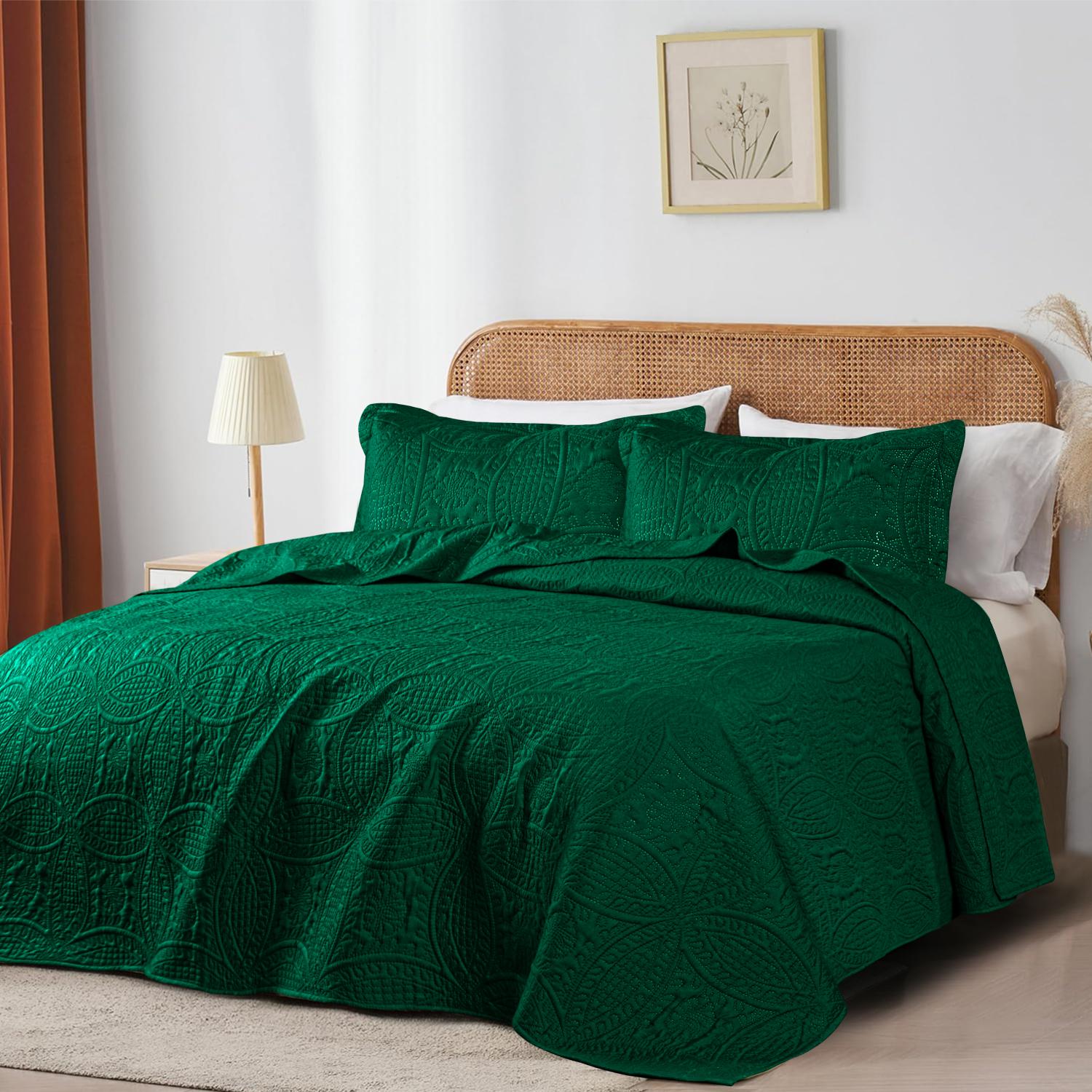 Coin Quilted Bedspread Set — Lightweight All-Season Coverlet with Pillow Shams
