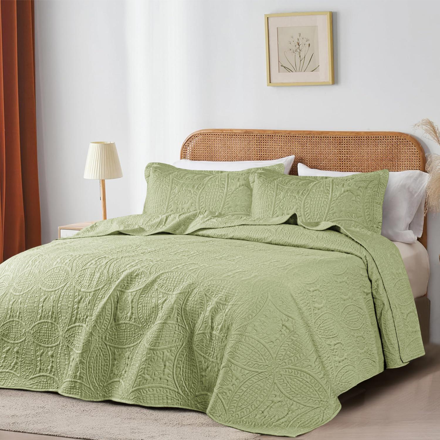 Coin Quilted Bedspread Set — Lightweight All-Season Coverlet with Pillow Shams