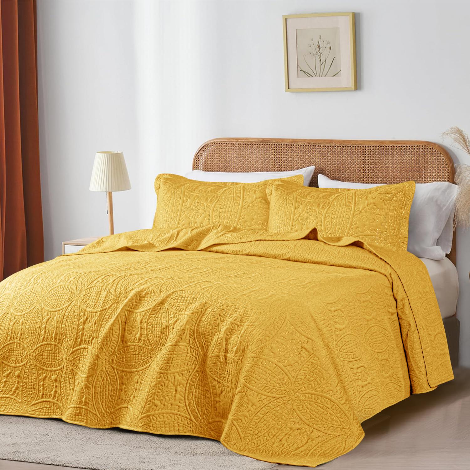 Coin Quilted Bedspread Set — Lightweight All-Season Coverlet with Pillow Shams