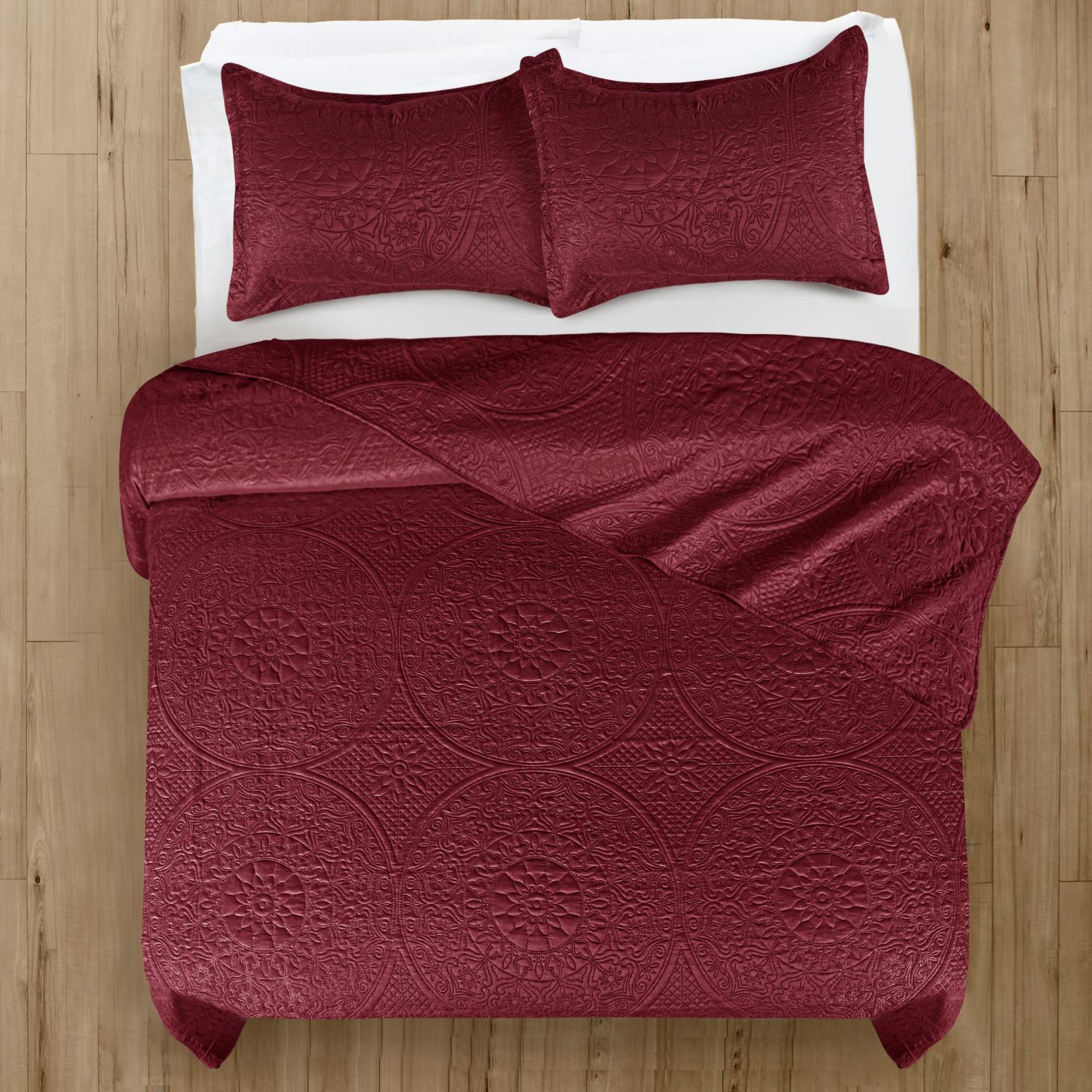 Floral Quilted Bedspread Set — Lightweight All-Season Coverlet with Pillow Shams