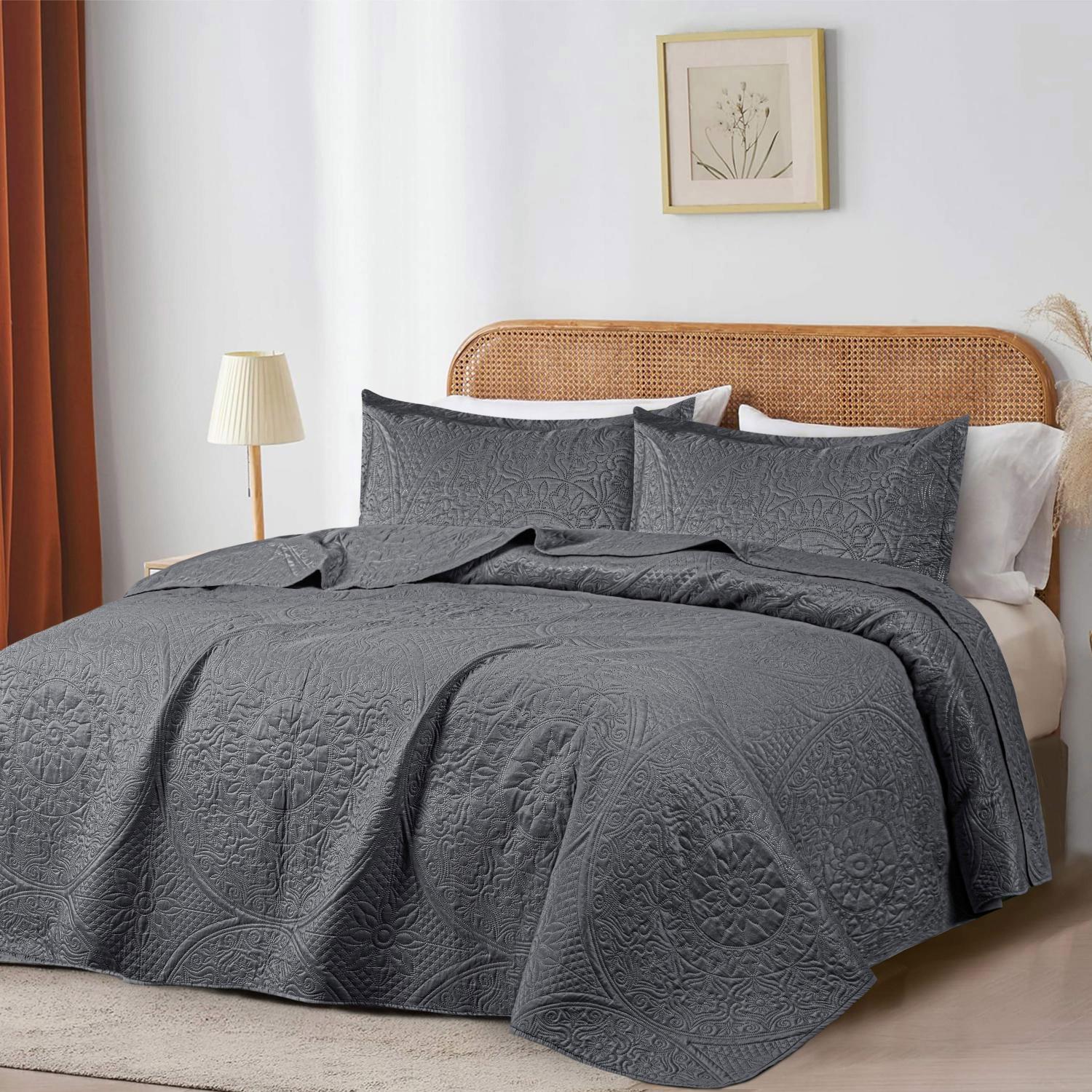 Floral Quilted Bedspread Set — Lightweight All-Season Coverlet with Pillow Shams