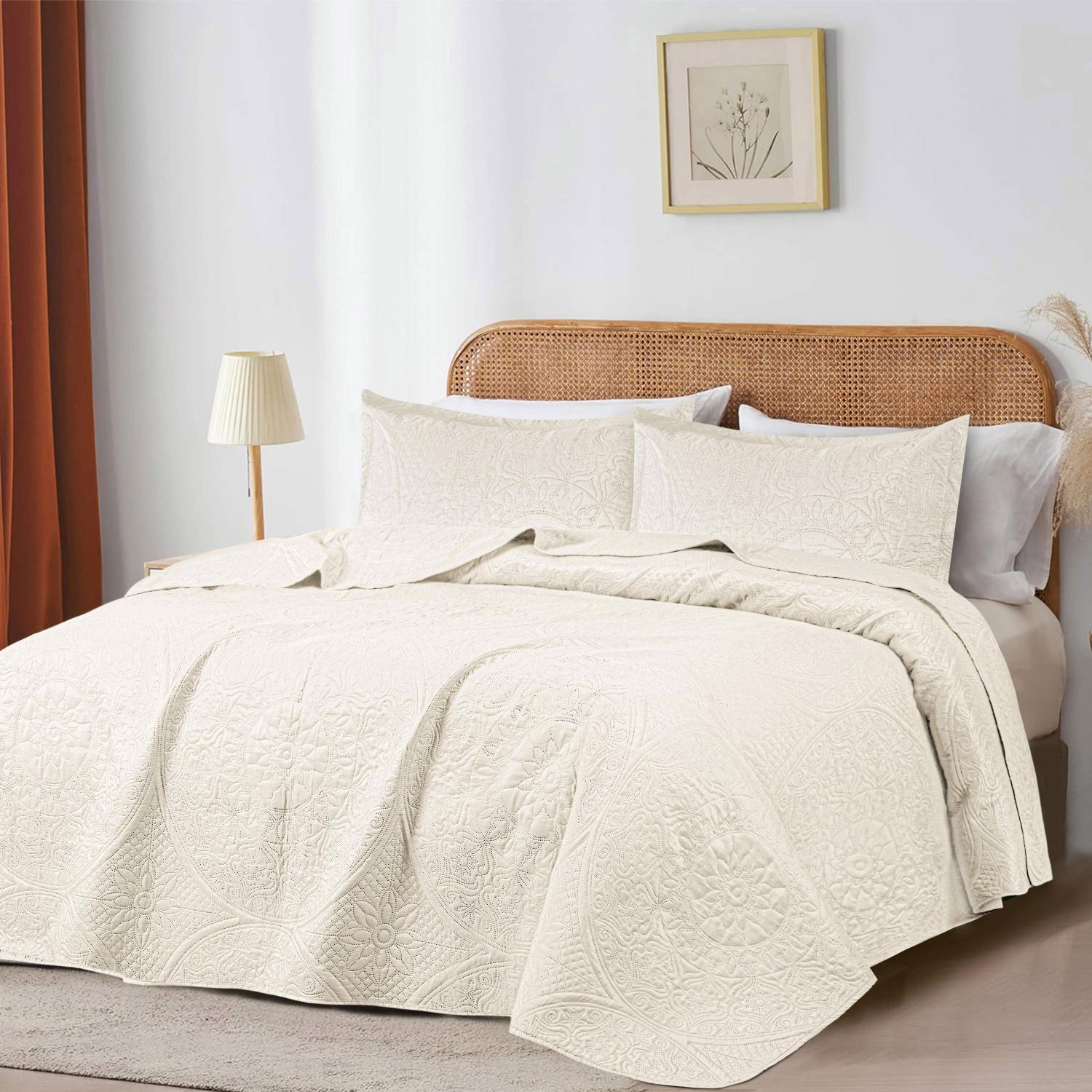 Floral Quilted Bedspread Set — Lightweight All-Season Coverlet with Pillow Shams