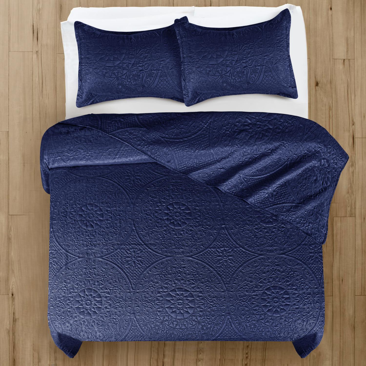 Floral Quilted Bedspread Set — Lightweight All-Season Coverlet with Pillow Shams