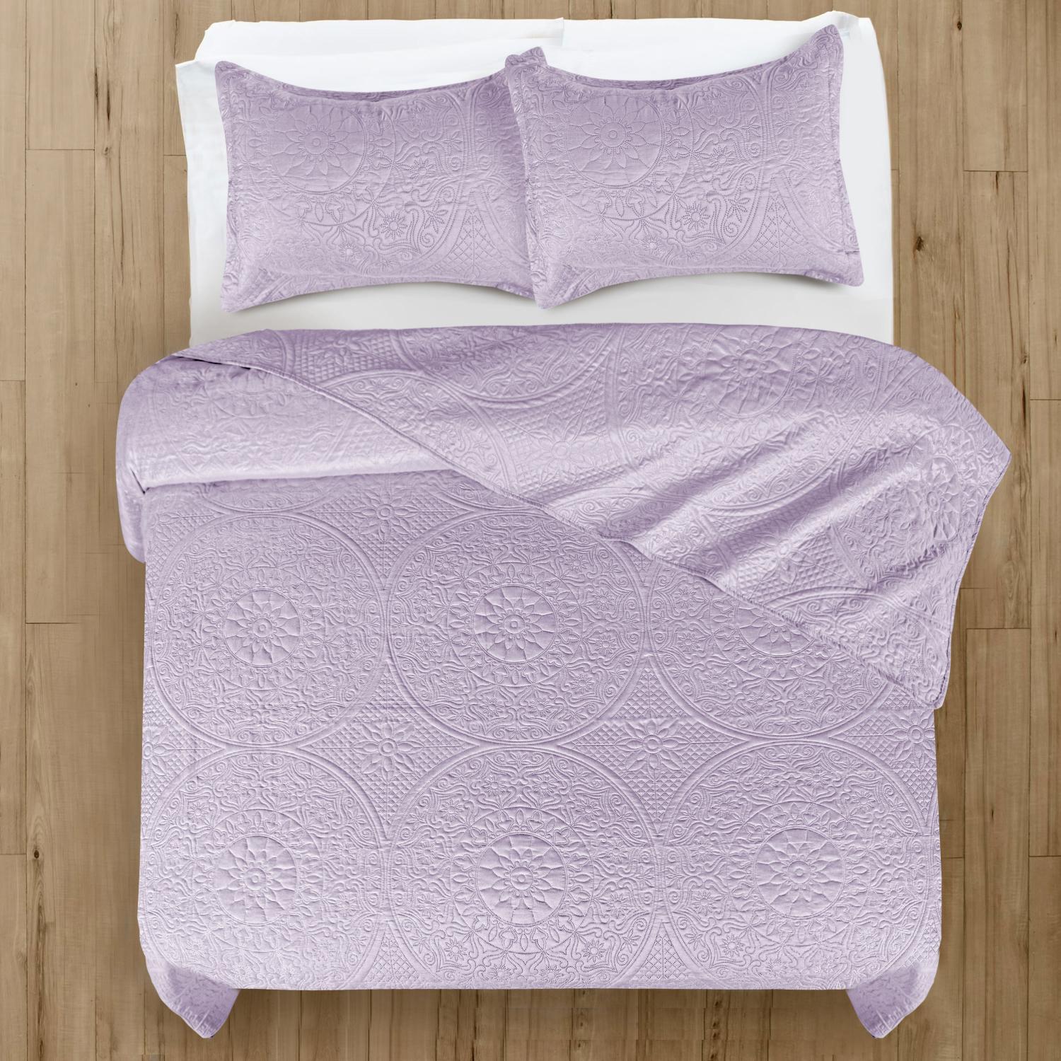 Floral Quilted Bedspread Set — Lightweight All-Season Coverlet with Pillow Shams