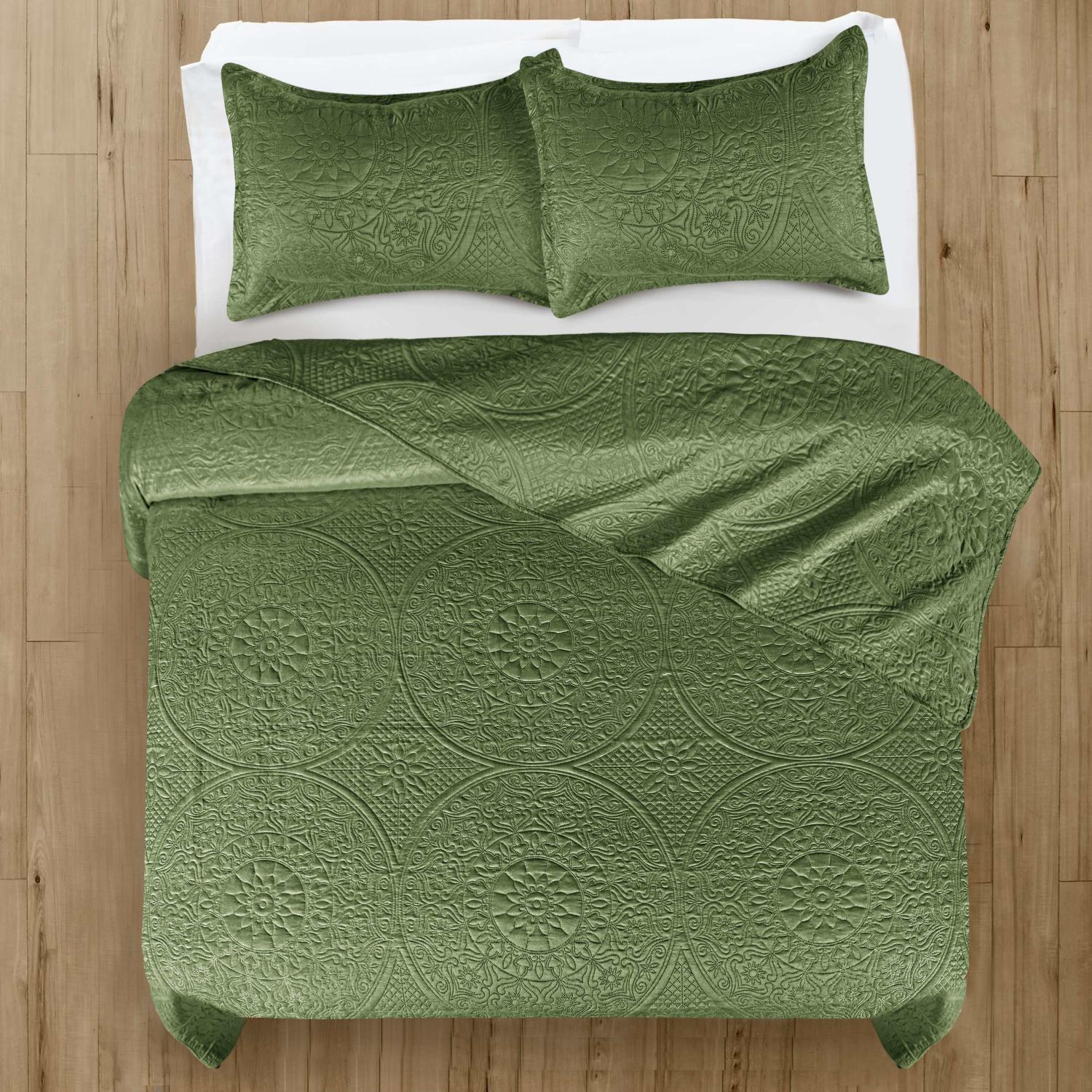Floral Quilted Bedspread Set — Lightweight All-Season Coverlet with Pillow Shams