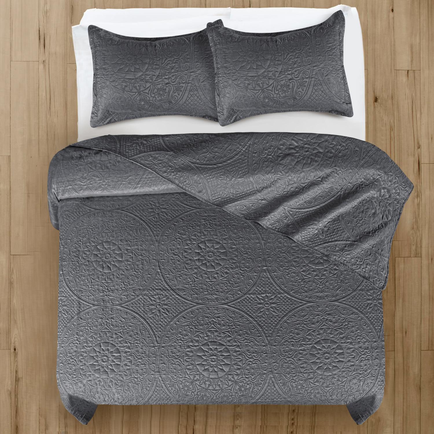 Floral Quilted Bedspread Set — Lightweight All-Season Coverlet with Pillow Shams