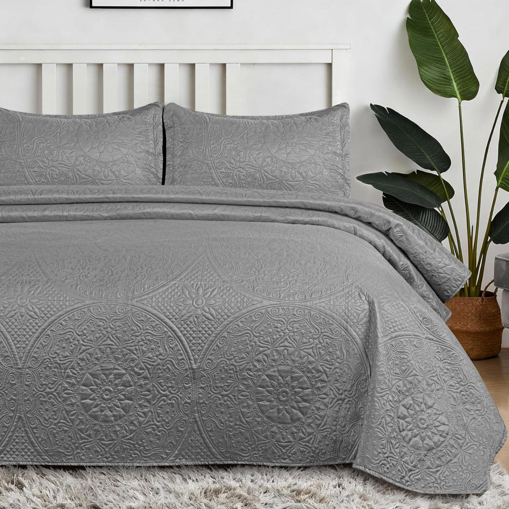 Floral Quilted Bedspread Set — Lightweight All-Season Coverlet with Pillow Shams