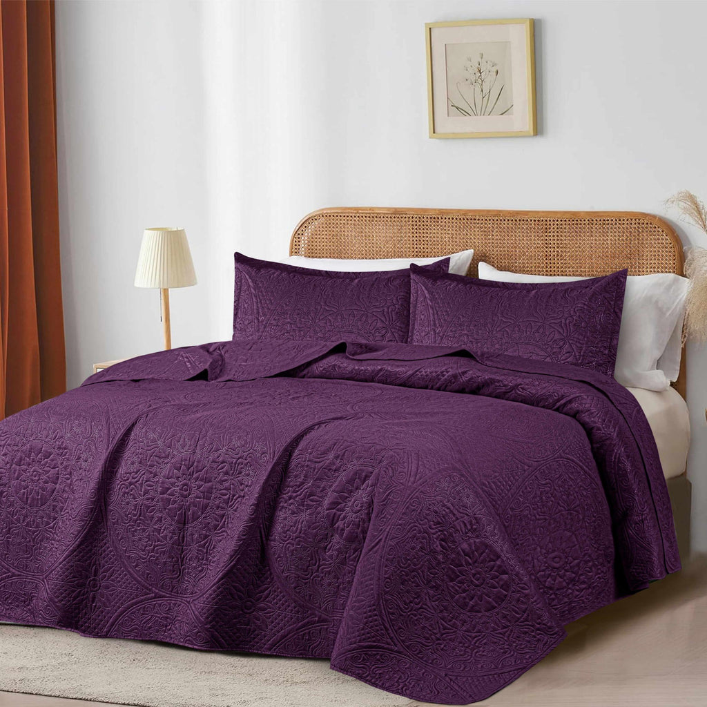 Floral Quilted Bedspread Set — Lightweight All-Season Coverlet with Pillow Shams