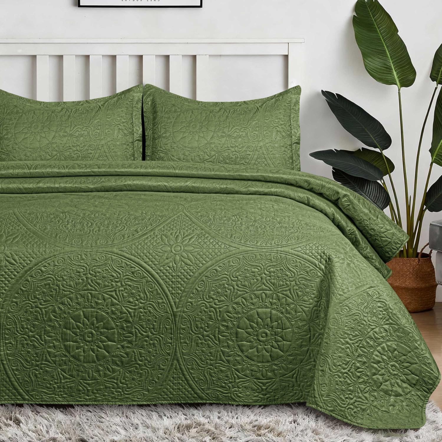 Floral Quilted Bedspread Set — Lightweight All-Season Coverlet with Pillow Shams
