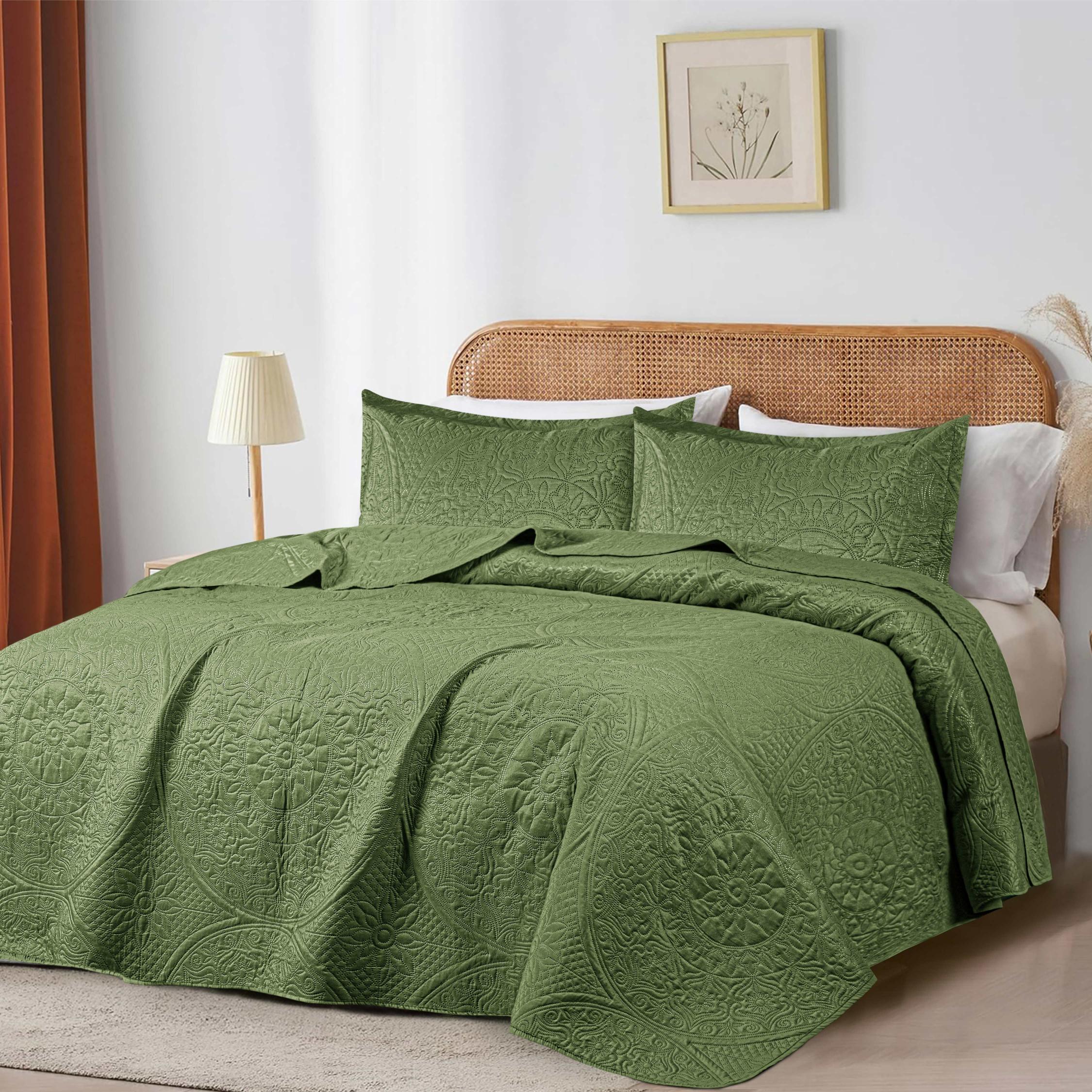 Floral Quilted Bedspread Set — Lightweight All-Season Coverlet with Pillow Shams