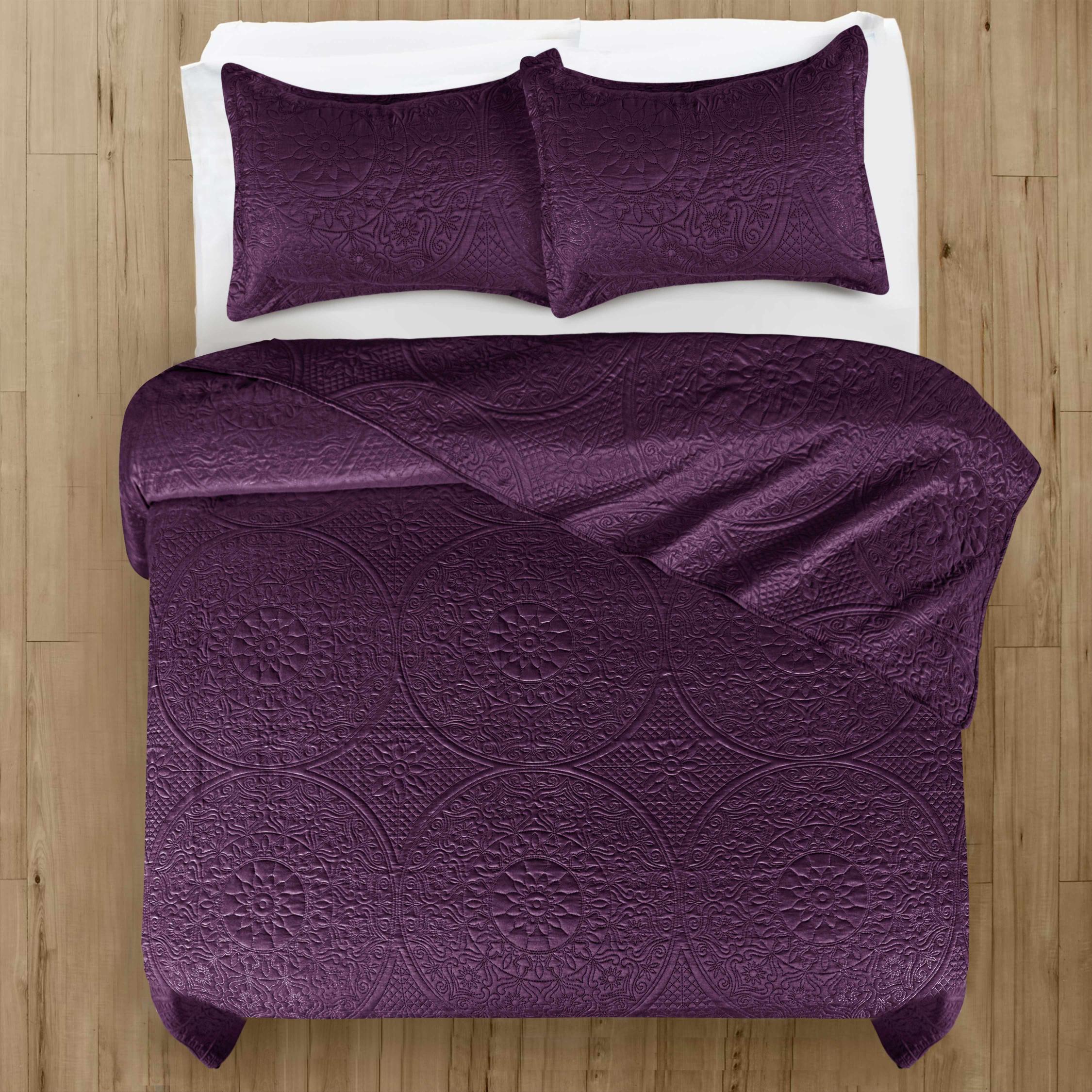 Floral Quilted Bedspread Set — Lightweight All-Season Coverlet with Pillow Shams